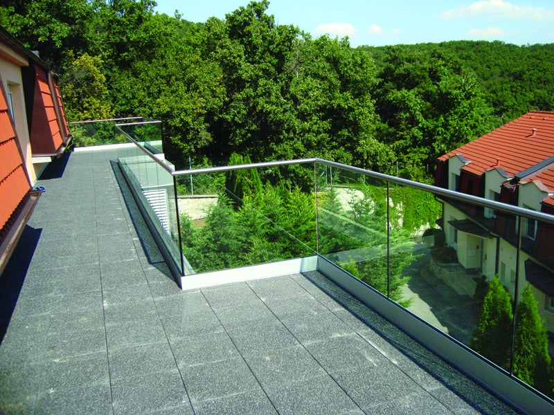 Celoskleněné zábradlí v AL profilu, 2500x1000mm